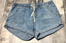 Load image into Gallery viewer, OneTeaSpoon blue mid rise denim shorts - Hers size S
