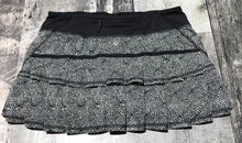 Load image into Gallery viewer, lululemon black/white skort - Hers size 6
