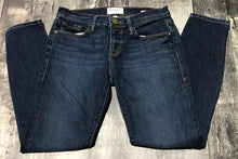 Load image into Gallery viewer, Frame low rise skinny jeans - Hers size 25
