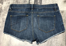 Load image into Gallery viewer, Talula blue low rise denim jeans - Hers size 27
