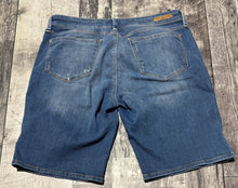 Load image into Gallery viewer, Mavi blue mid rise bermuda denim shorts - Hers size 31
