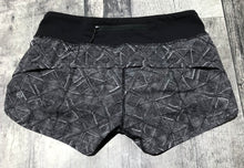 Load image into Gallery viewer, lululemon black/white shorts - Hers size 2
