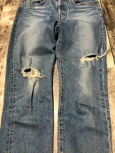 Load image into Gallery viewer, Levi blue high rise wedgie jeans - Hers size 27
