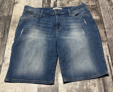 Load image into Gallery viewer, Mavi blue mid rise bermuda denim shorts - Hers size 31
