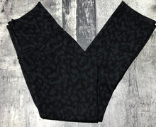 Load image into Gallery viewer, lululemon dark grey/black leggings - Hers size 2
