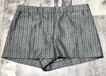 Load image into Gallery viewer, Michael Kors black/grey high rise shorts - Hers size 8

