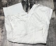 Load image into Gallery viewer, lululemon white high rise pants - Hers size 8
