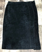Load image into Gallery viewer, Danier navy real leather skirt - Hers size 4
