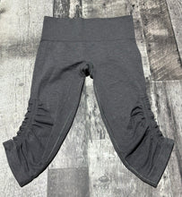 Load image into Gallery viewer, lululemon grey capris - Hers size approx S
