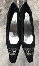 Load image into Gallery viewer, Stuart Weitzman black heels - Hers size 10
