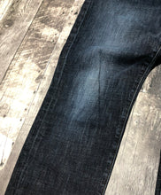 Load image into Gallery viewer, Frame dark blue crop jeans - Hers size 30
