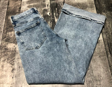 Load image into Gallery viewer, GAP blue high rise wide leg jeans - Hers size 25
