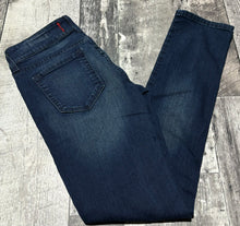 Load image into Gallery viewer, Guess dark blue mid rise jeans - Hers size 27
