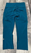 Load image into Gallery viewer, Lululemon blue capris - Hers no size approx 6
