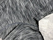 Load image into Gallery viewer, lululemon grey tshirt - Hers size approx M/L
