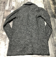 Load image into Gallery viewer, Babaton grey cardigan - Hers size S
