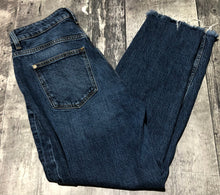 Load image into Gallery viewer, Guess blue high rise mom jeans - Hers size 27
