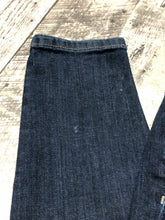 Load image into Gallery viewer, Joe’s dark blue mid rise skinny jeans - Hers size 27
