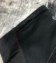 Load image into Gallery viewer, lululemon dark grey cropped leggings - Hers size 6
