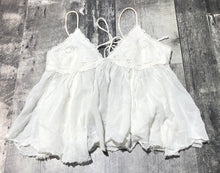 Load image into Gallery viewer, Free People white crop tank blouse - Hers size XS
