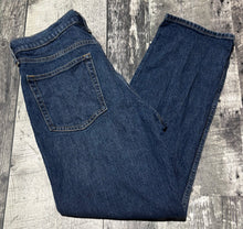 Load image into Gallery viewer, GAP blue mid rise girlfriend jeans - Hers size 2
