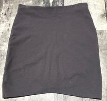 Load image into Gallery viewer, Sunday Best grey short skirt - Hers size S
