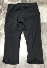 Load image into Gallery viewer, lululemon black crop leggings - Hers size 4
