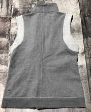 Load image into Gallery viewer, lululemon grey/white light zip up  vest - Hers size 8
