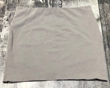 Load image into Gallery viewer, Sunday Best grey skirt - hers size L
