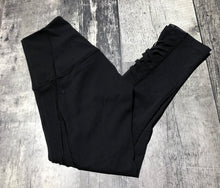 Load image into Gallery viewer, lululemon black cropped leggings - Hers size 2
