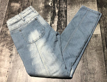 Load image into Gallery viewer, Free People light blue/white jeans - Hers size 26
