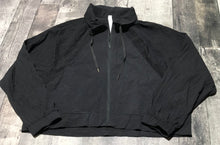 Load image into Gallery viewer, lululemon black cropped light jacket - Hers size 8
