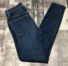 Load image into Gallery viewer, Madewell blue high rise skinny jeans - Hers size 24
