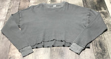 Load image into Gallery viewer, TNA grey crop long sleeve - Hers size M
