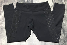 Load image into Gallery viewer, lululemon black mid rise cropped leggings - Hers size 6
