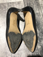 Load image into Gallery viewer, Arnold Churgin black/gold heel - Hers size 5.5
