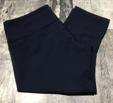 Load image into Gallery viewer, lululemon navy capri leggings - Hers size 12
