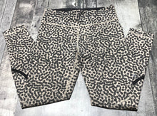 Load image into Gallery viewer, lululemon black/beige crop leggings - Hers size 6
