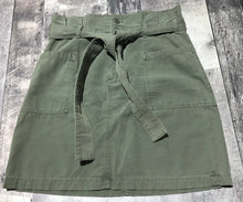 Load image into Gallery viewer, Joe’s green skirt - Hers size 29
