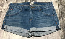 Load image into Gallery viewer, Hudson blue mid rise denim shorts - Hers size 28
