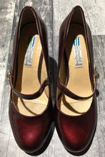 Load image into Gallery viewer, Arnold Churgin red heels - Hers size 6
