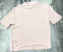 Load image into Gallery viewer, Babaton light pink crop tshirt - Hers size XS
