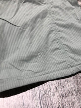 Load image into Gallery viewer, lululemon sage green capri pants - Hers size 4
