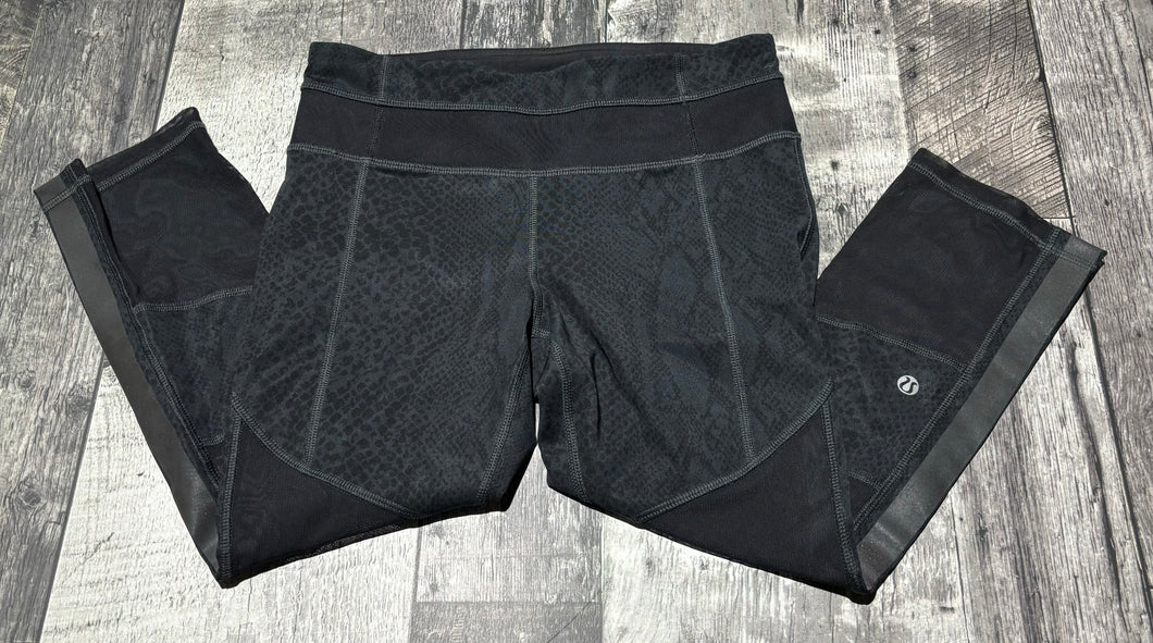 lululemon black/grey cropped leggings - Hers size 4