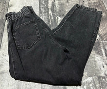 Load image into Gallery viewer, Garage black high rise mom  jeans - Hers size 26
