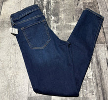 Load image into Gallery viewer, GAP dark blue mid rise skinny jeans - Hers size 29
