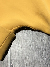 Load image into Gallery viewer, Babaton yellow cropped blouse - Hers size XXS
