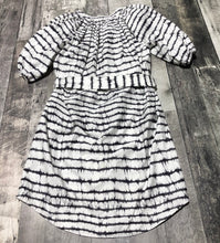 Load image into Gallery viewer, Diane von Furstenberg white/grey dress - Hers size 4

