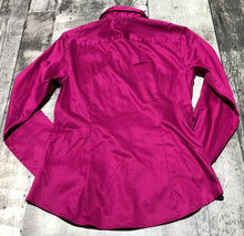 Load image into Gallery viewer, Banana Republic long sleeve button up - Hers size 2
