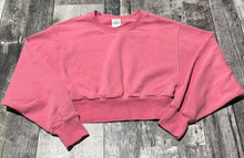 Load image into Gallery viewer, TNA pink cropped sweater - Hers size S
